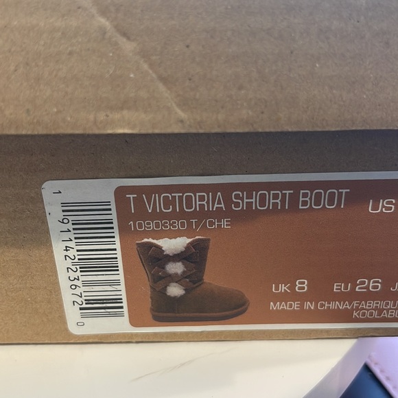 Koolaburra by UGG Child Victoria Short Fashion Warm And Cozy Boot PRICE IS FIRM - Picture 7 of 7